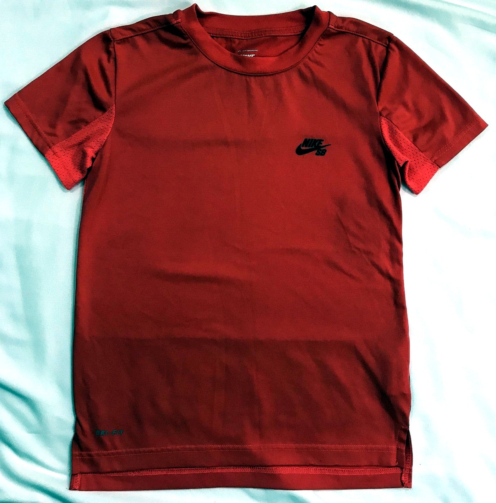 Nike Kids T-Shirt, Boys Legend Tee Gym RedBlack L